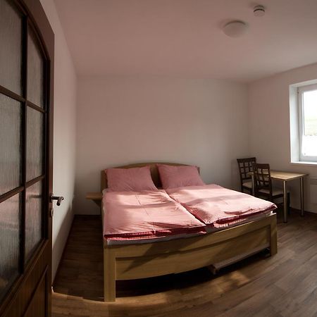 Penzion U Sklepu Hotel Hovorany Ngoại thất bức ảnh