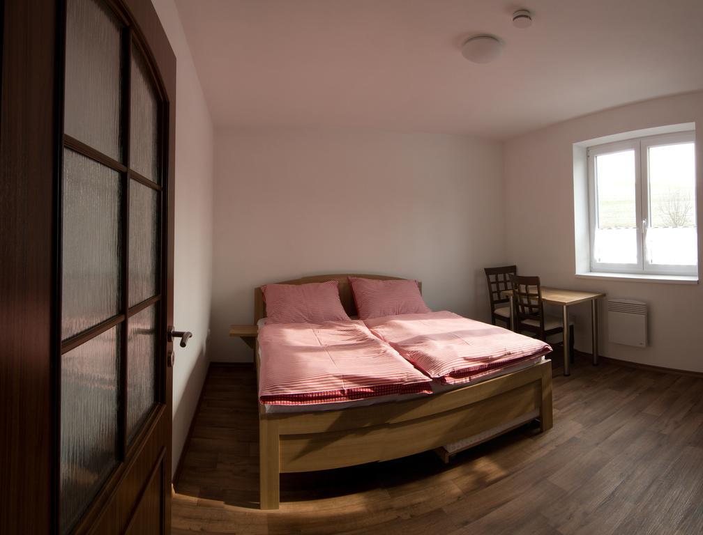 Penzion U Sklepu Hotel Hovorany Ngoại thất bức ảnh