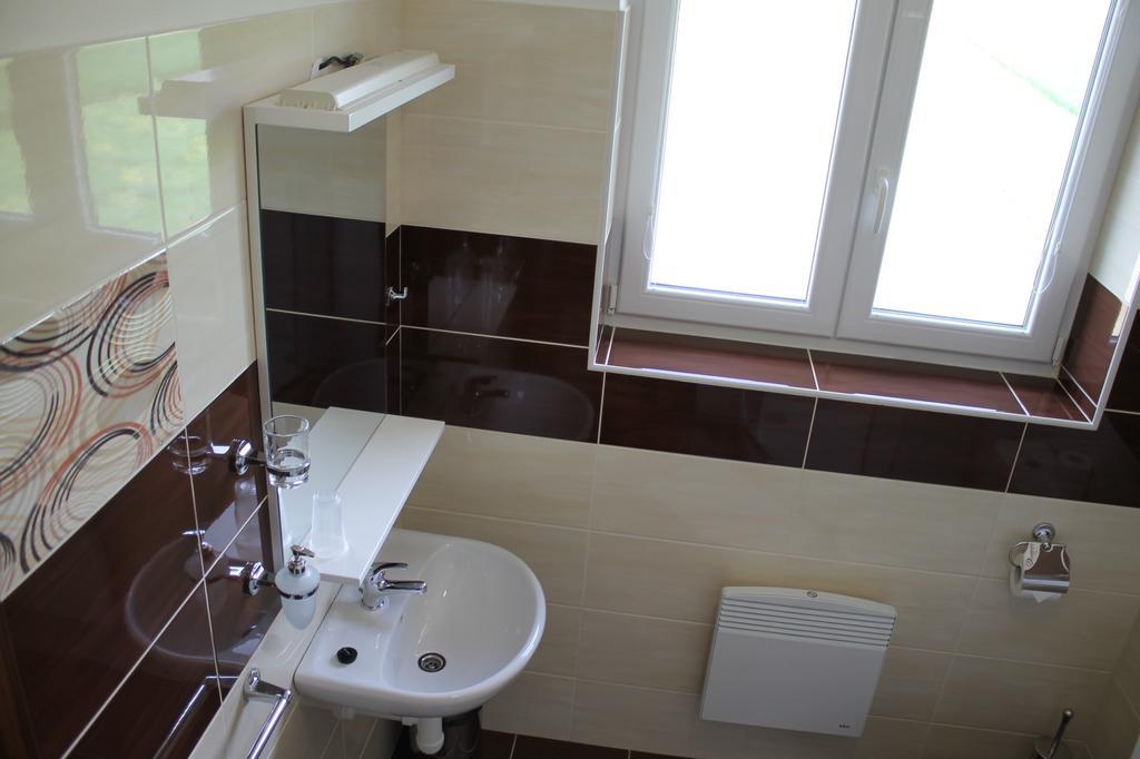 Penzion U Sklepu Hotel Hovorany Ngoại thất bức ảnh