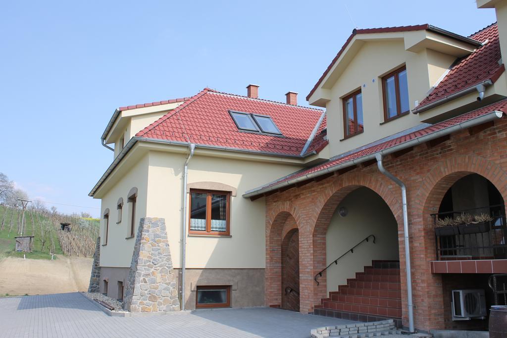 Penzion U Sklepu Hotel Hovorany Ngoại thất bức ảnh