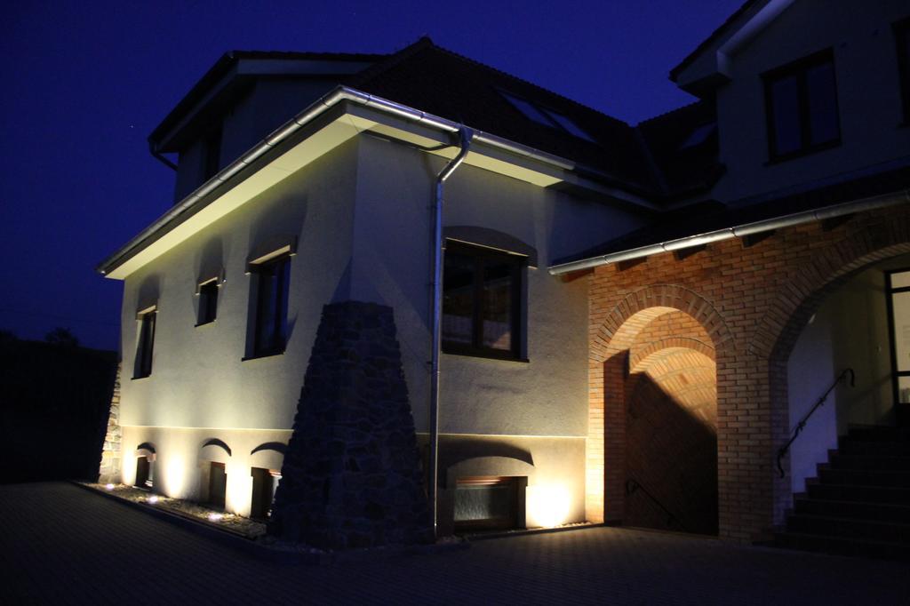 Penzion U Sklepu Hotel Hovorany Ngoại thất bức ảnh