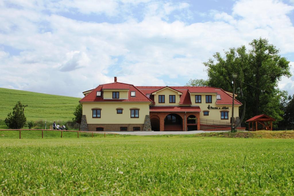 Penzion U Sklepu Hotel Hovorany Ngoại thất bức ảnh
