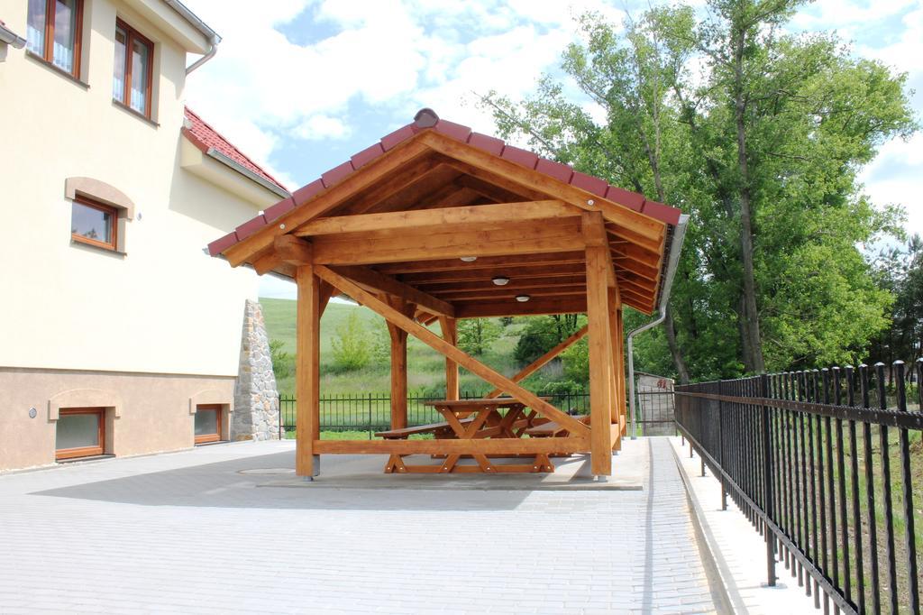 Penzion U Sklepu Hotel Hovorany Ngoại thất bức ảnh